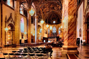 interno cattedrale san lorenzo perugia