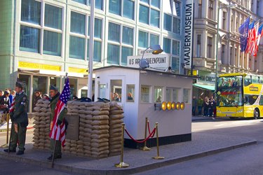 Checkpoint Charlie a Berlino