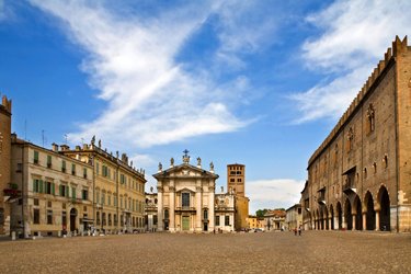 Piazza Sordello e Duomo di Mantova