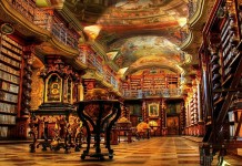 Il Klementinum di Praga: biblioteca, libreria e torre Il Klementinum di Praga