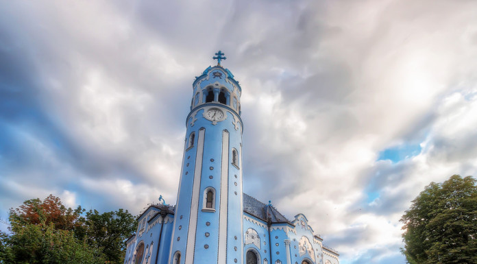 La Chiesa di Santa Elisabetta o Chiesa Blu a Bratislava