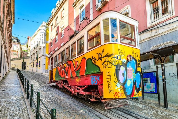 Come muoversi a Lisbona in tram, autobus, funicolare, taxi e ascensori