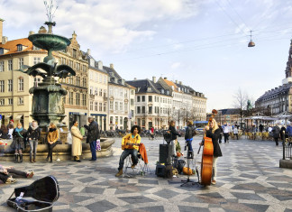 Piazza del Municipio e il viale pedonale dello Strøget a Copenaghen
