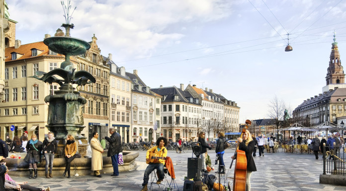 Piazza del Municipio e il viale pedonale dello Strøget a Copenaghen