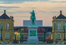 Il Castello Reale di Amalienborg a Copenaghen: orari, biglietti e come arrivare Il Castello di Amalienborg a Copenaghen