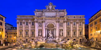 La Fontana di Trevi a Roma: storia e curiosità della fontana più famosa del mondo La Fontana di Trevi a Roma