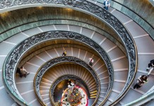 I Musei Vaticani di Roma Lo scalone dei Musei Vaticani