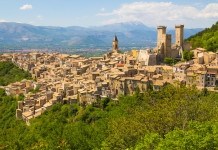 Il borgo di Pacentro in Abruzzo Il Borgo di Pacentro in Abruzzo