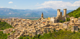 Il borgo di Pacentro in Abruzzo Il Borgo di Pacentro in Abruzzo