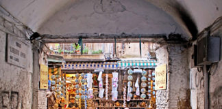 San Gregorio Armeno a Napoli, la via dei Presepi San Gregorio Armeno a Napoli