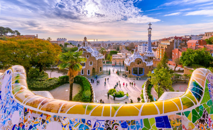 Trefl Puzzle Park Güell Barcellona | 1500 Pezzi | Panorama Spagna | Per Adulti E Ragazzi 12+
