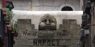 Cosa vedere a Napoli in 1 giorno: itinerario a piedi Ingresso di Napoli Sotterranea