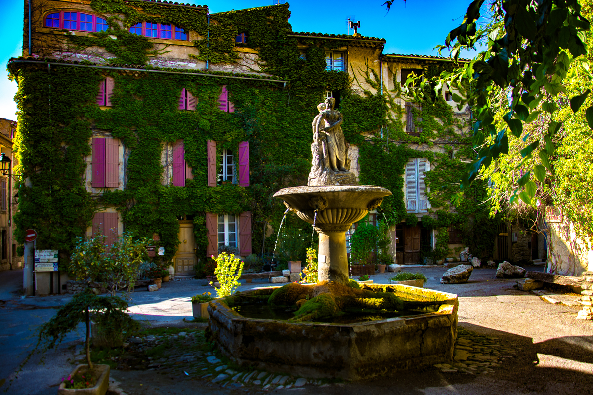 saignon-provenza-piazzetta