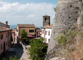 Il borgo e il Castello di Montebello
