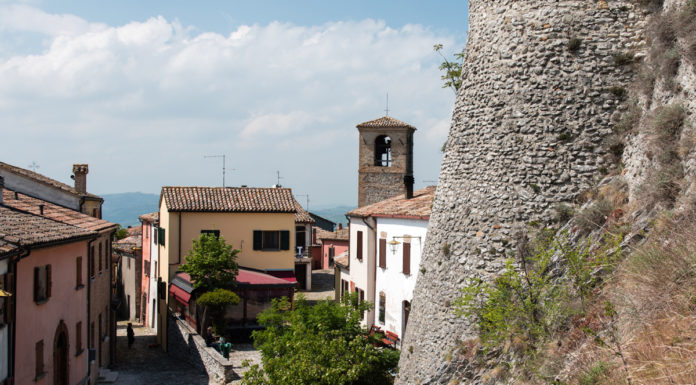 Il borgo e il Castello di Montebello