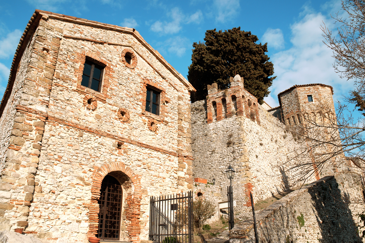 La Pieve e il Castello di Montebello La Pieve e il Castello di Montebello