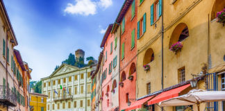 Il borgo di Brisighella Piazza Marconi a Brisighella