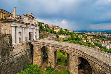 Porta San Giacomo e un tratto delle mura veneziane