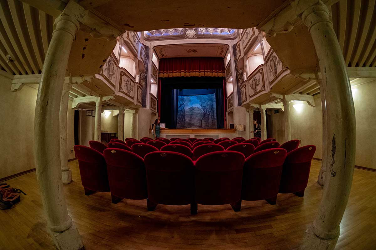 L'interno del Teatro della Concordia a Monte Castello di Vibio