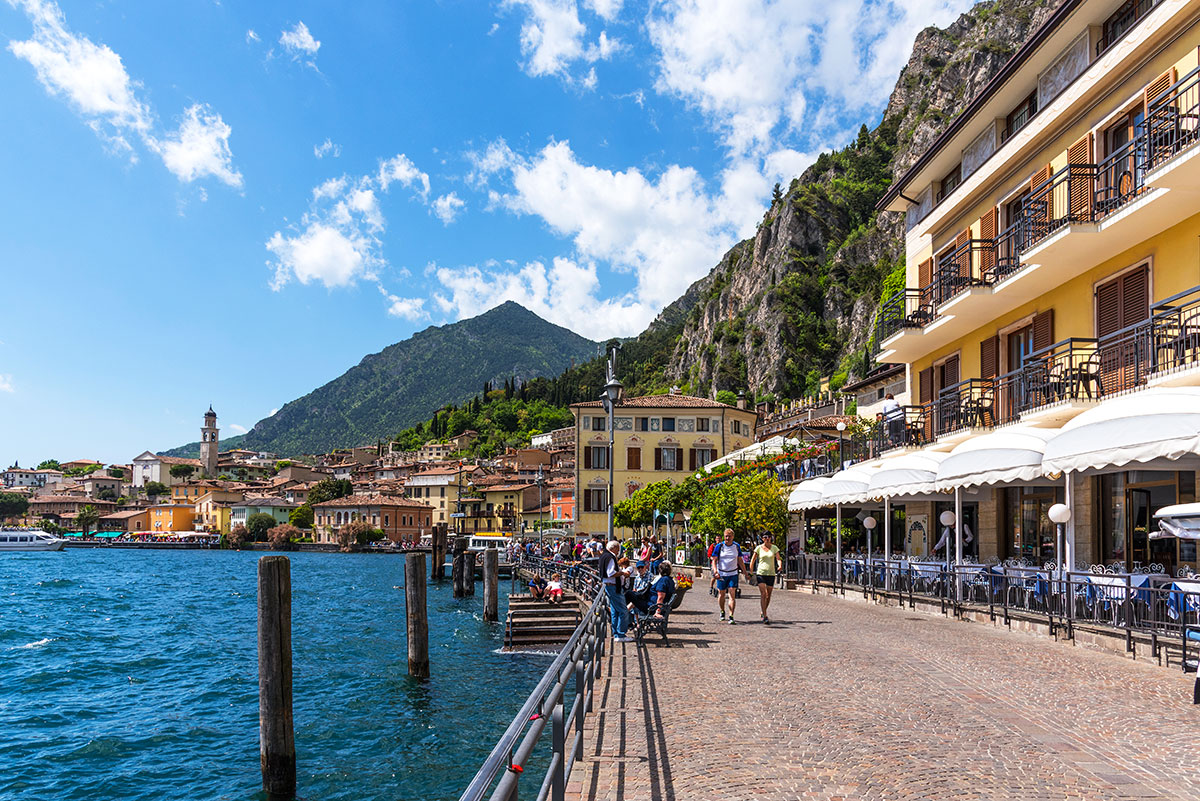 Il lungolago di Limone