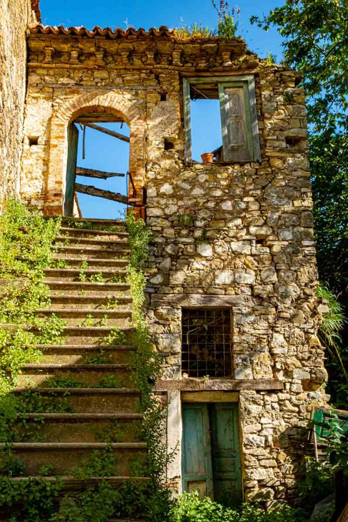 Roscigno Vecchia Il abbandonato di Roscigno