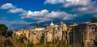 Cosa vedere a Sant’Agata de’ Goti Vista su Sant'Agata de' Goti