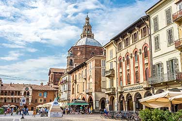 Il Broletto e Piazza della Vittoria