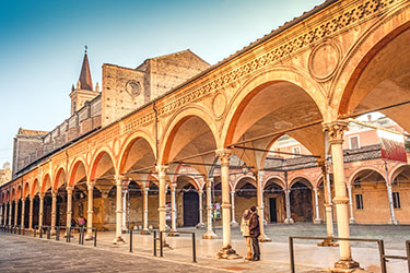 Santa Maria dei Servi e il Portico