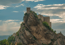 17 luoghi abbandonati in Italia che sembrano usciti da un film! Il borgo di Roccascalegna