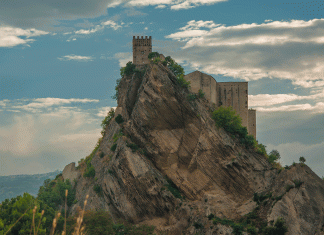 17 luoghi abbandonati in Italia che sembrano usciti da un film! Il borgo di Roccascalegna