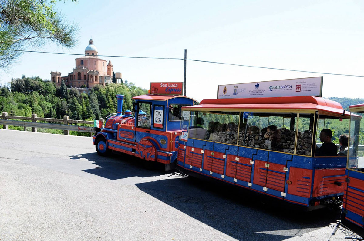 Prendere il trenino per San Luca Prendere il trenino per San Luca
