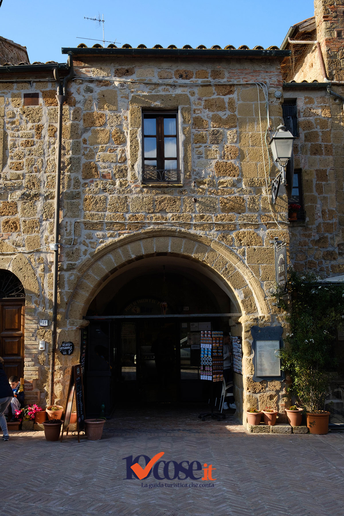 Loggia del Capitano di Sovana Loggia del Capitano di Sovana